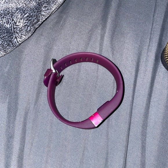Amazon.com: Fitbit Charge 4 Black Advanced Fitness Tracker  Fitbit